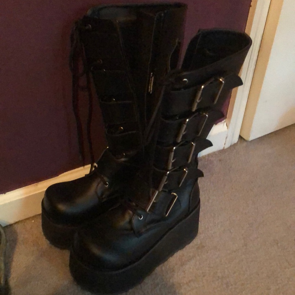Demonia platform boot